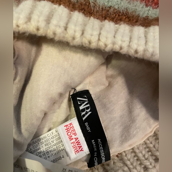 🍂Zara Baby Pom-Pom Beanie - Picture 2 of 2